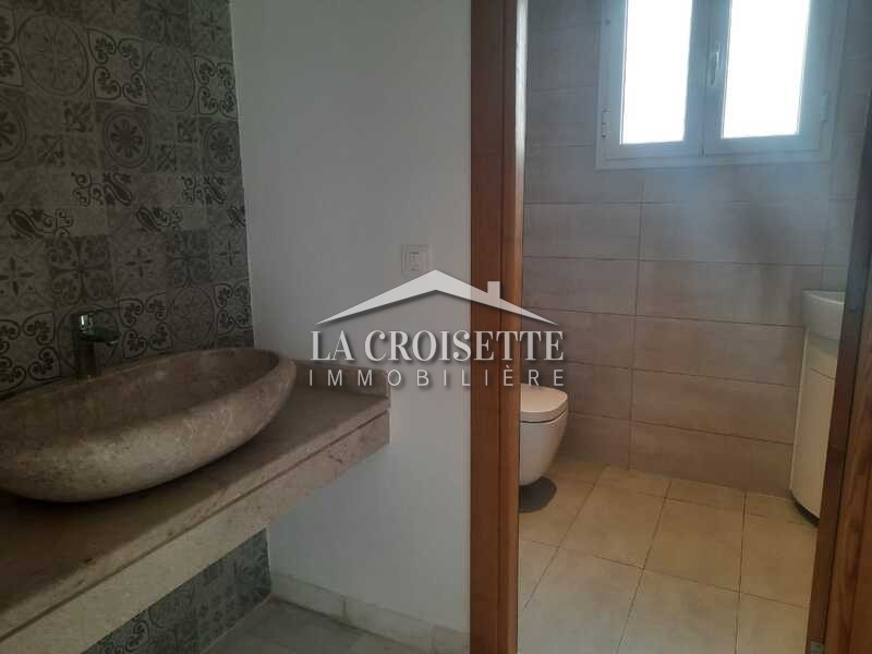 Triplex S+5 avec piscine à La Soukra